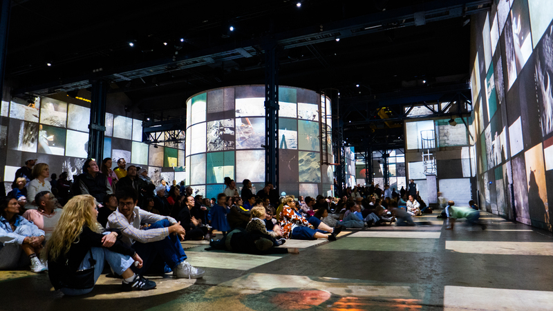 為重現56年前掀起的登月熱潮，「登陸月球」的沉浸式影像專注史實與科學，運用NASA真實的攝影資
料、新聞影像、地圖與科學圖表，說一個有趣的經典故事。
