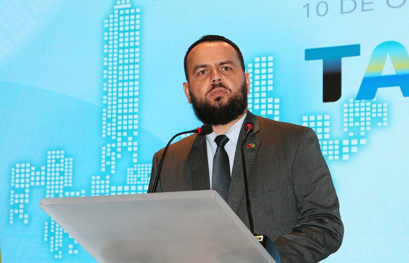 聖保羅州議會友台陣線主席狄尼茲致詞呼籲進一步鞏固外交關係，讓台巴合作發揮更深遠影響。