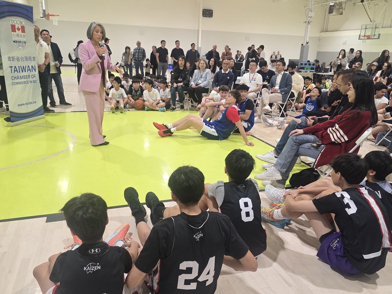 加拿大卑詩省列治文市市議員盧仙泳曾是奧運好手，今年5月到台灣參加世界壯年運動會，對台灣印象深刻，她在籃球賽開幕活動中向青少年分享競技體育對人生的正面影響。