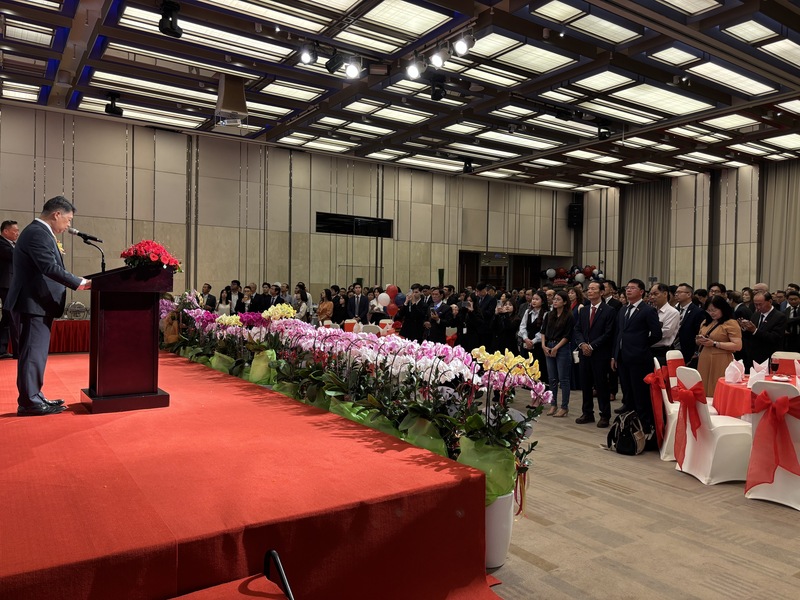 駐胡志明市辦事處8日晚間舉辦國慶酒會，南越地區企業商會領袖、政要與僑界約600人齊聚一堂，為中華民國慶生，也祝賀台越關係日益緊密。