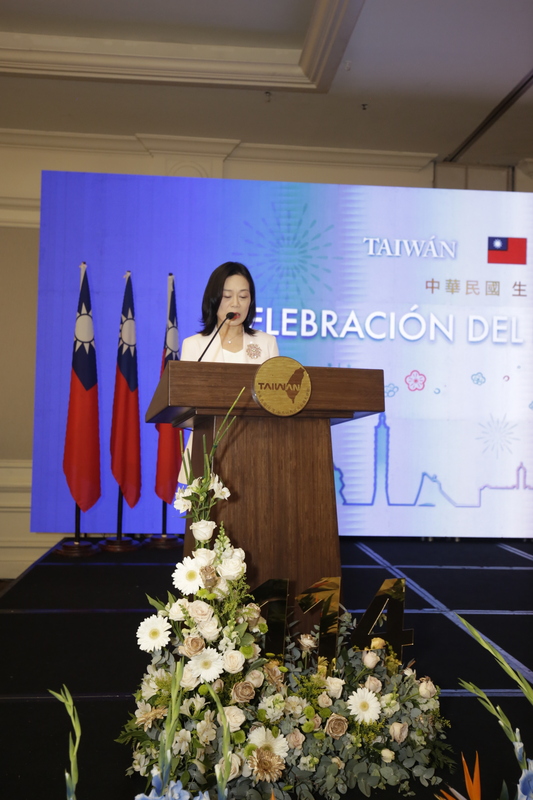 駐瓜地馬拉大使館8日舉行114年國慶酒會，大使張俊菲致詞時強調台灣愈強韌，世界民主防線就愈穩固。（駐瓜地馬拉大使館提供） 
