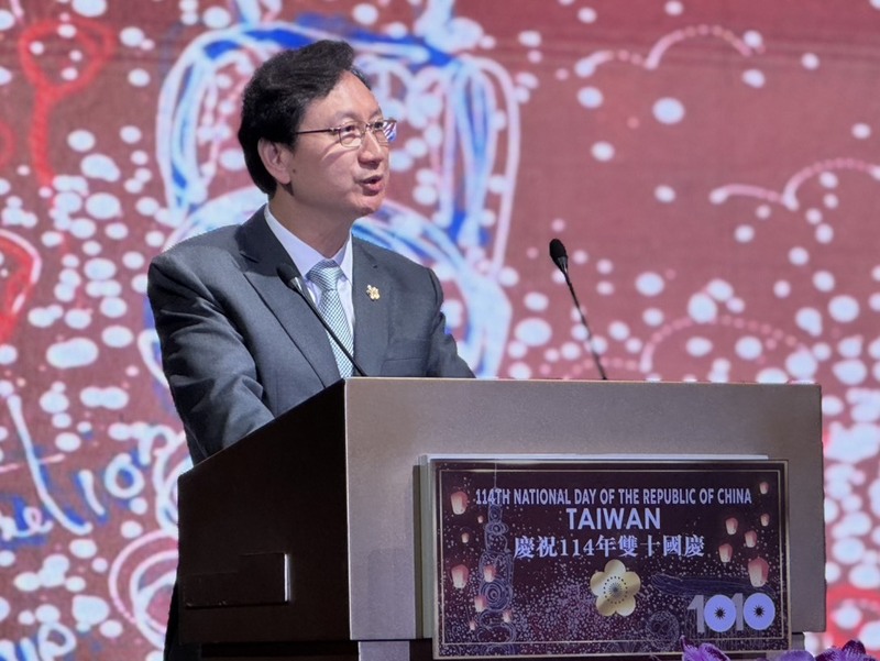 為慶祝雙十國慶，駐新加坡代表處10日舉辦酒會，駐新加坡代表童振源出席致詞。