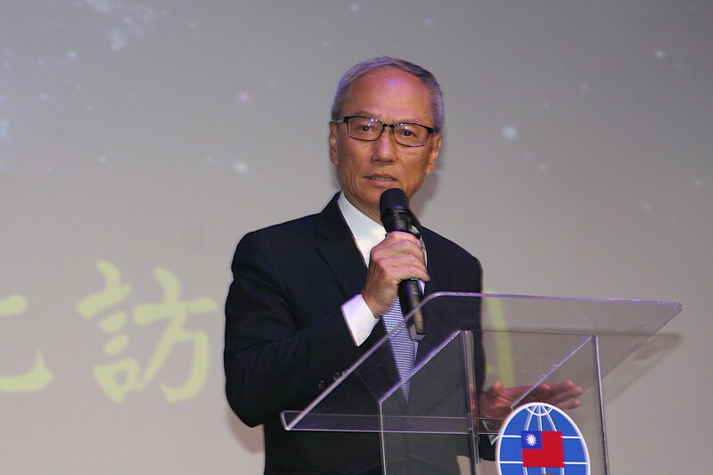 僑委會邀請「當代樂坊」國慶文化訪問團，11日在巴西聖保羅盛大演出，訪問團領隊吳新興致詞表示希望透過音樂與文化，傳遞台灣的心意與溫度。