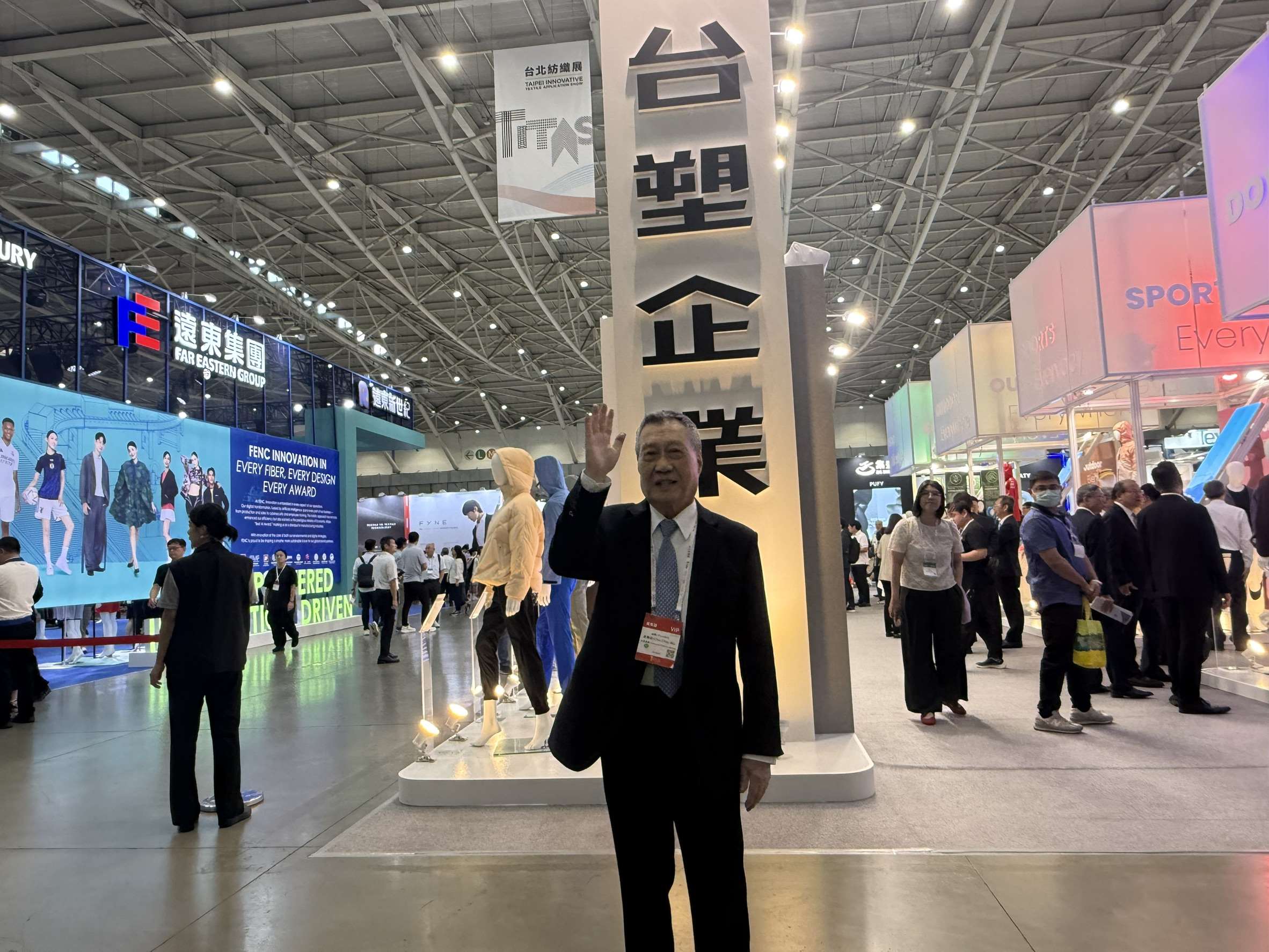 台塑集團總裁吳嘉昭強調，對於美國關稅、中國低價競爭，產業辛苦是辛苦，但要自立自強。(謝佳興 攝)