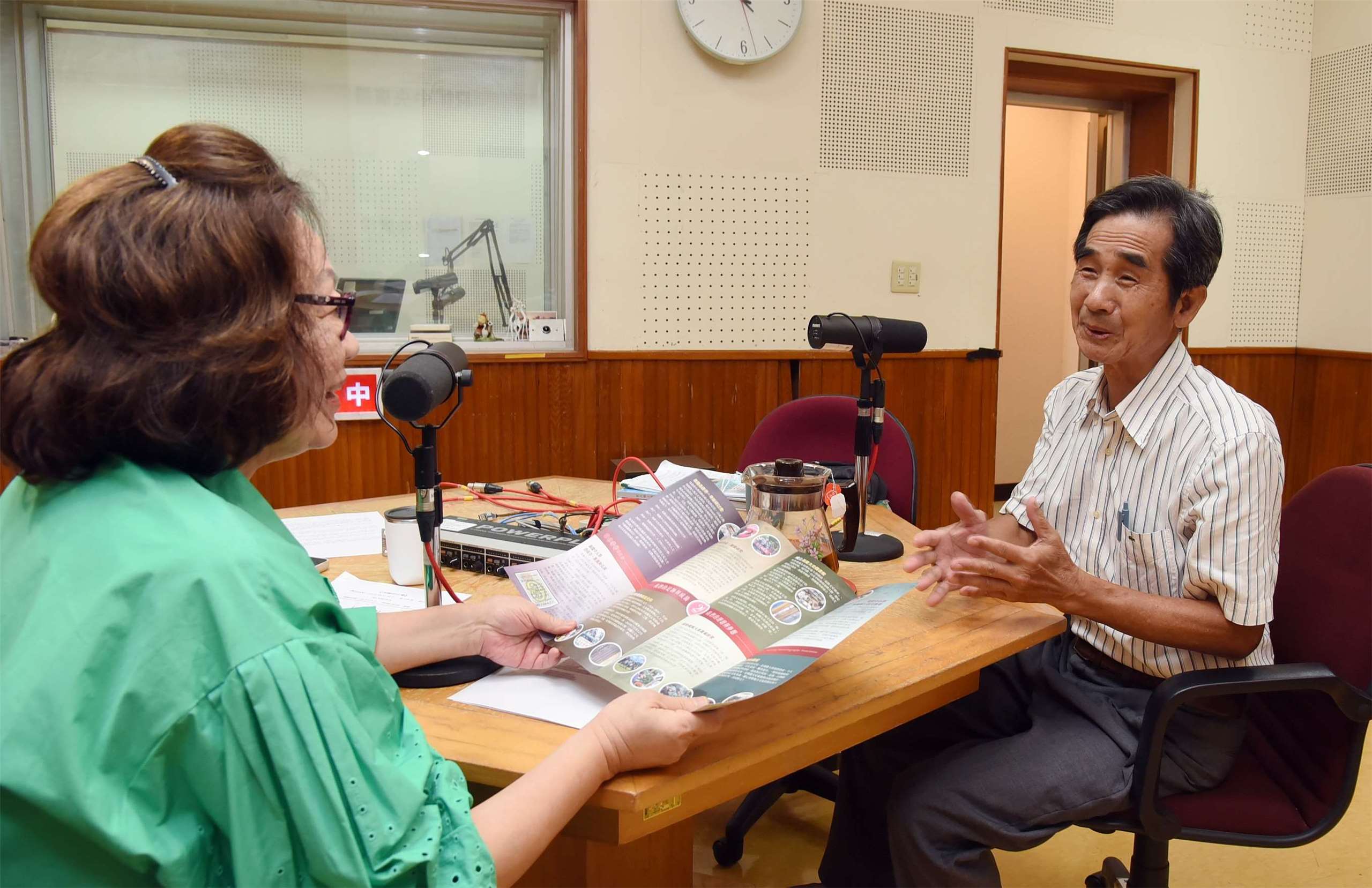 曾子良教授接受美麗的台灣節目專訪