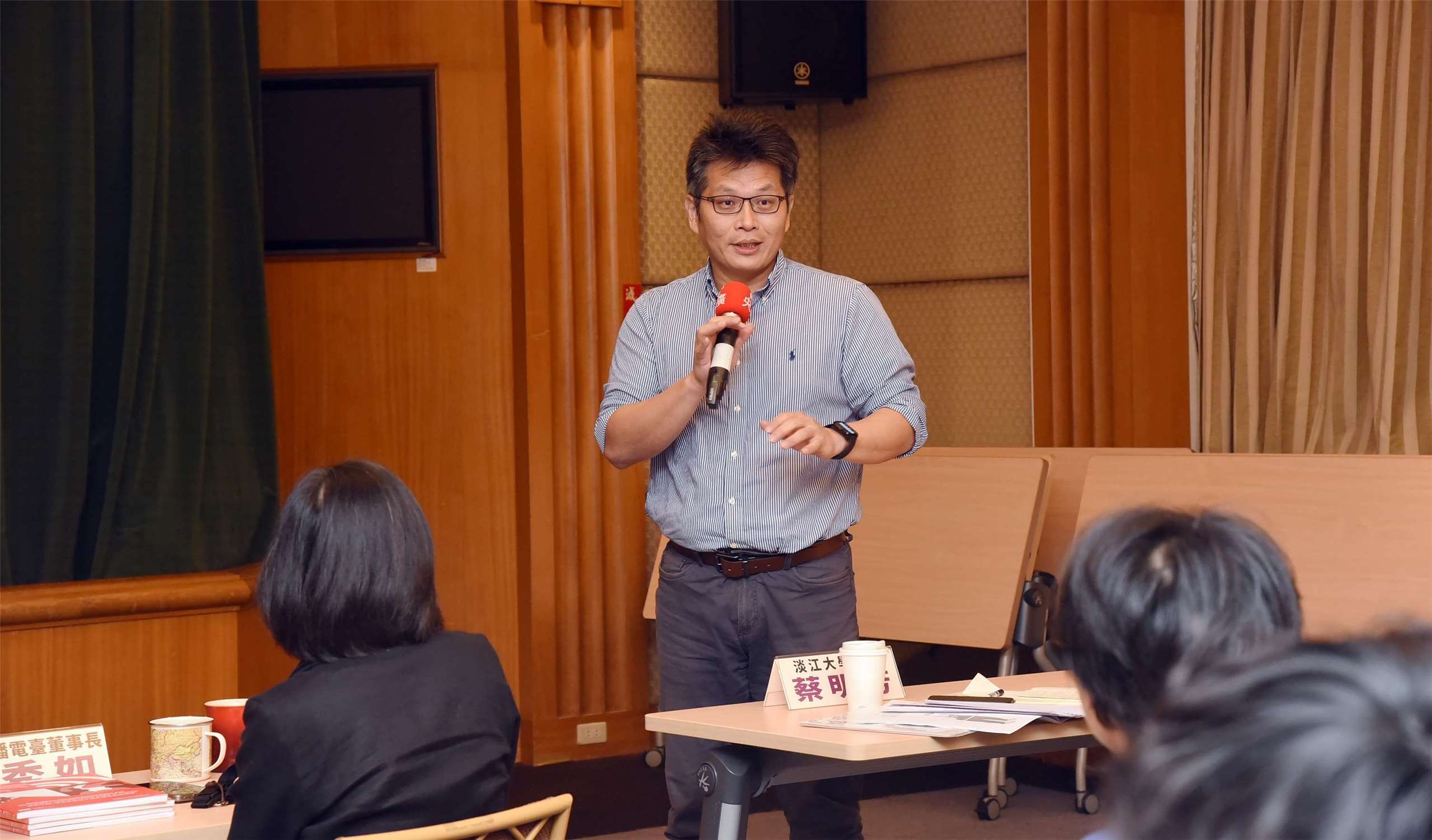 「美中經濟識讀座談會」主持人、淡江大學經濟學系教授蔡明芳。(江麗華攝)