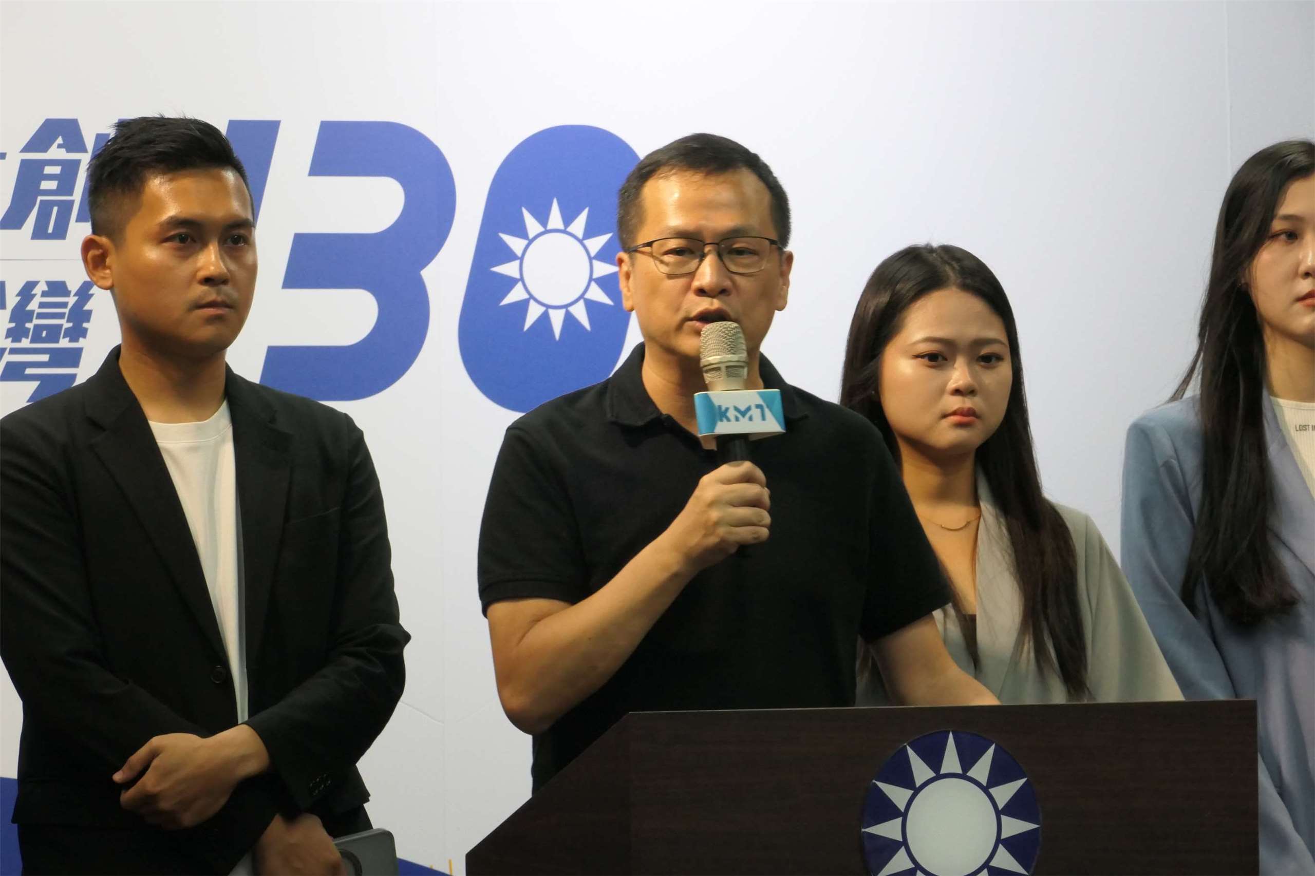 國民黨主席選舉18日投開票，候選人羅智強晚間現身黨中央發表選後感言。(趙婉淳 攝)
