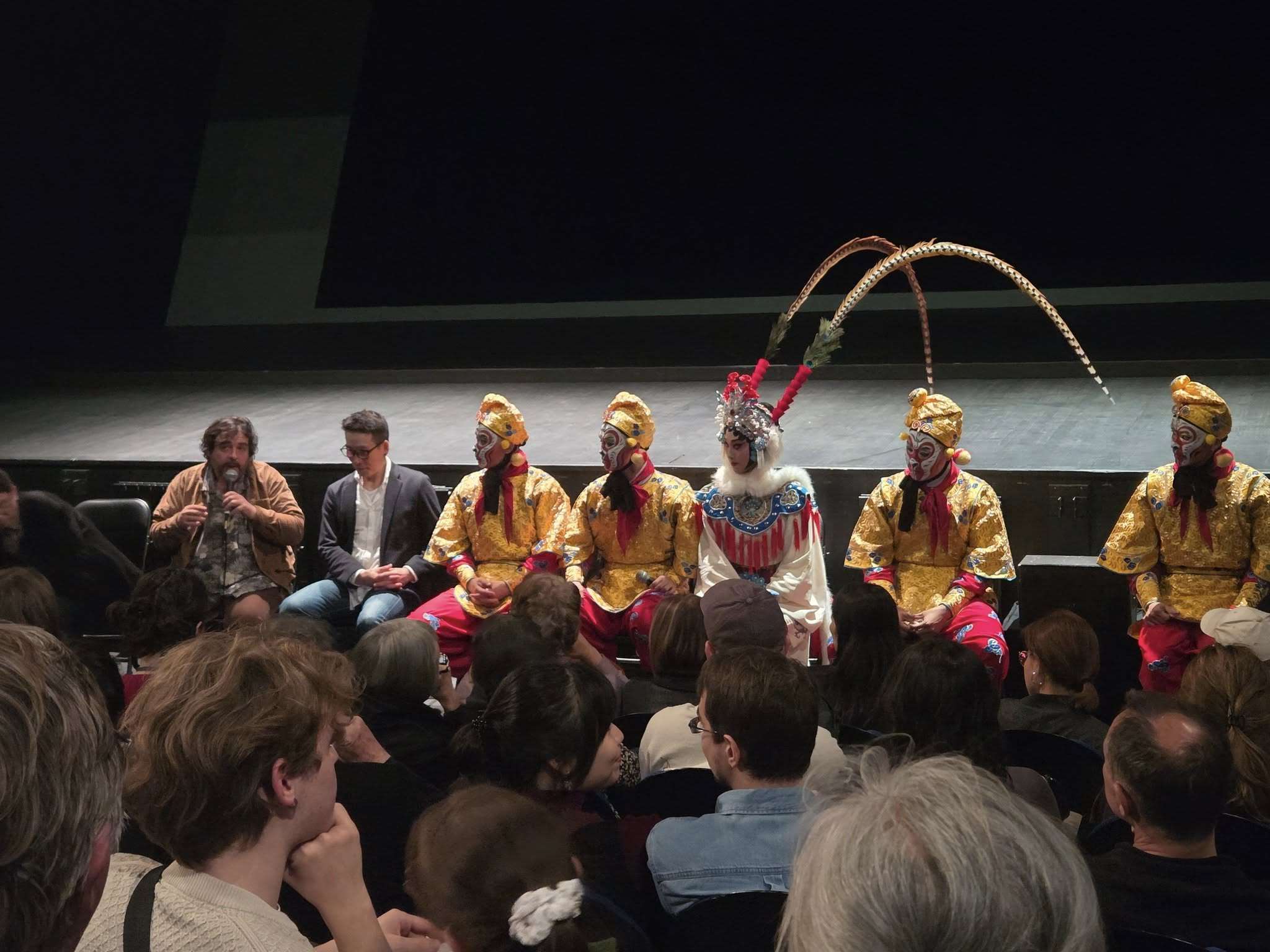 《公主與她的魔法扇》在法國演後座談，觀眾踴躍提問。(江昭倫 攝)