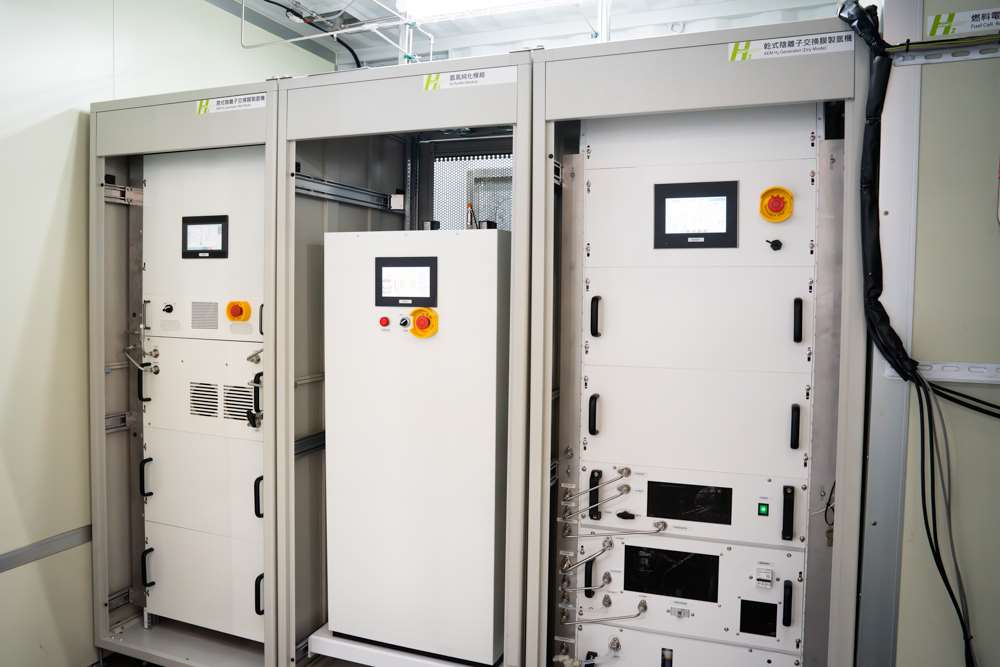 中科院運用電解產氫技行，打造「行動電解產氫發電系統」，結製氫、儲氫、氫能發電等技術，成為具精準儲能特性的移動式發電站。(楊仁翔 攝)