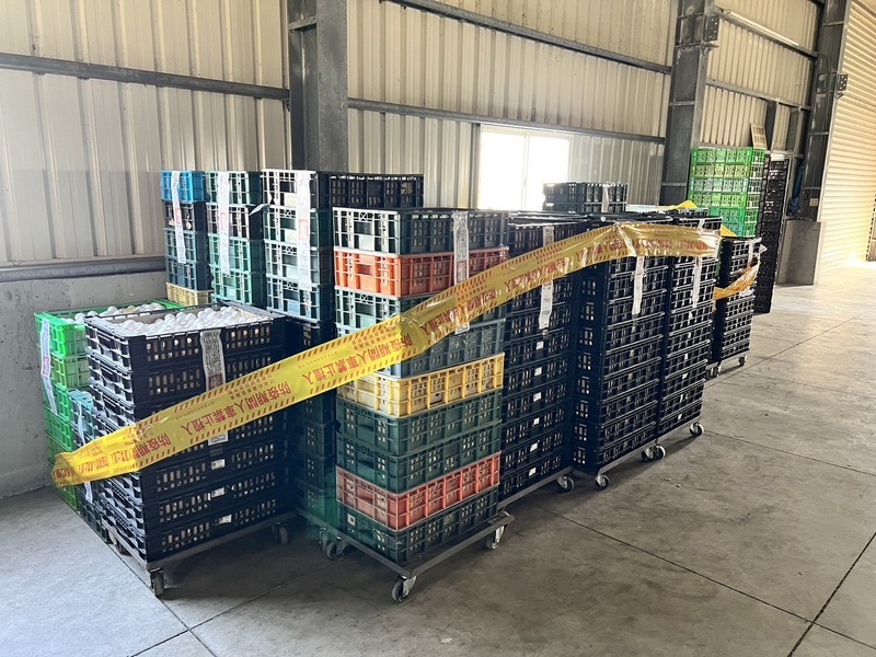 LG
雞蛋檢出芬普尼　彰縣府：依中央規定檢驗後放行
彰化縣衛生局驗出一批洗選包裝雞蛋農藥芬普尼殘留
量超標，縣府10日上午宣布因未再檢出，解除移動管
制，但衛福部食藥署下午要求，即日起所有交付給食
品業者蛋品，經檢驗安全才放行。對此，彰縣府回
應，依中央規定執行。
（彰縣府提供）
中央社記者吳哲豪傳真　114年11月10日
