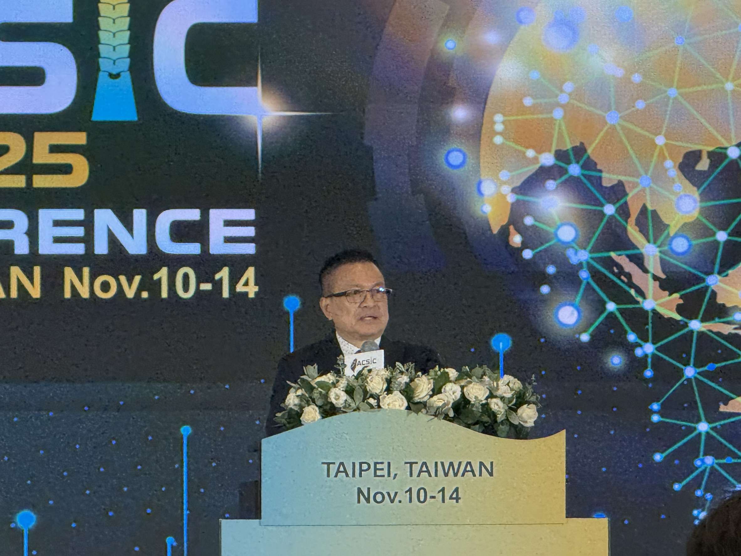 中小企業信保基金董事長魏明谷指出，正值AI、大數據等科技日新月異的時刻，信保機構更要與時俱進，運用金融科技，持續為中小企業提供創新發展所需的協助。(謝佳興 攝)