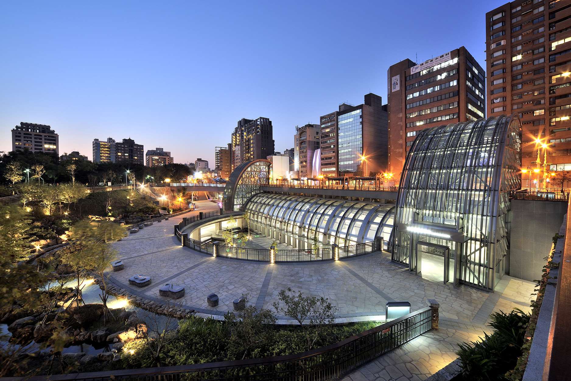 捷運信義線大安森林公園站