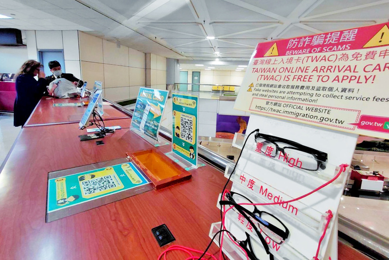 內政部移民署表示，今年10月起台灣推行網路填寫入國登記表完全免費，旅客若自行搜尋，有誤觸詐騙網站可能性，應認明正確網址，到移民署官方網站填報，以免造成財產損失。