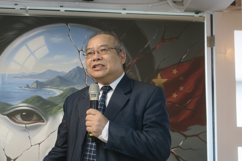 淡江大學戰略研究所兼任副教授沈明室27日在座談會提到，第五縱隊一詞源自於1936年的西班牙內戰，核心概念是敵人從事內部顛覆的工作。