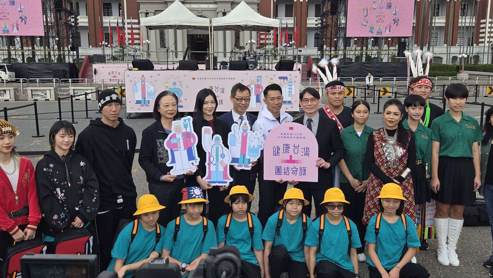 總統府升旗典禮今天(30日)進行總採排，各個表演團體及國歌領唱團皆出席 （劉玉秋攝）