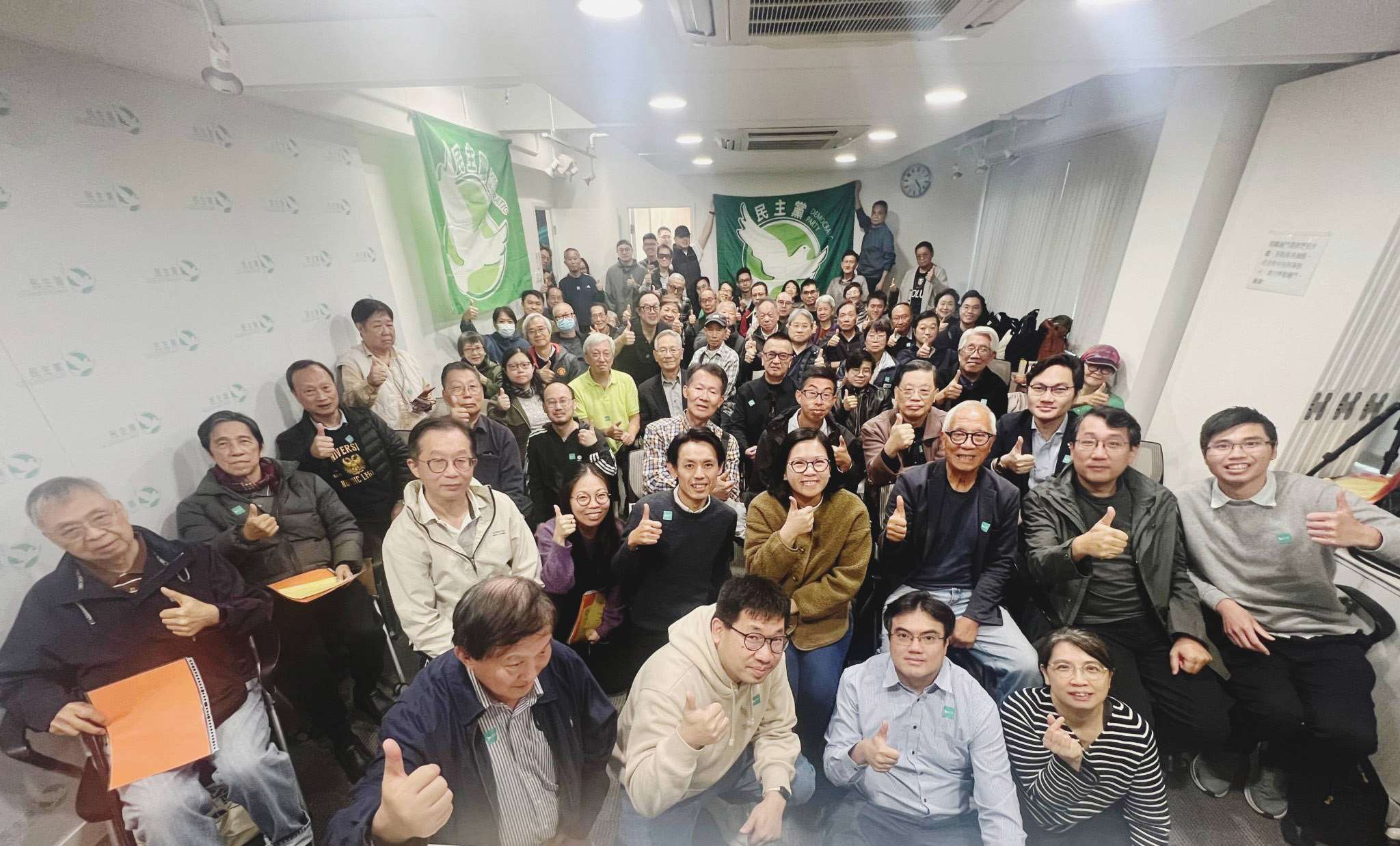 2025年12月14日，香港民主黨召開特別會員大會，正式表決通過解散及清盤。(翻攝民主黨 The Democratic Party臉書)