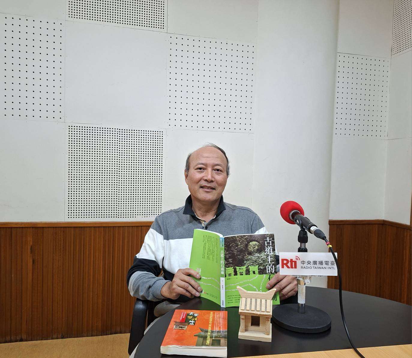 劉憲宗建築師探尋古道上的石頭廟(小土地公廟)