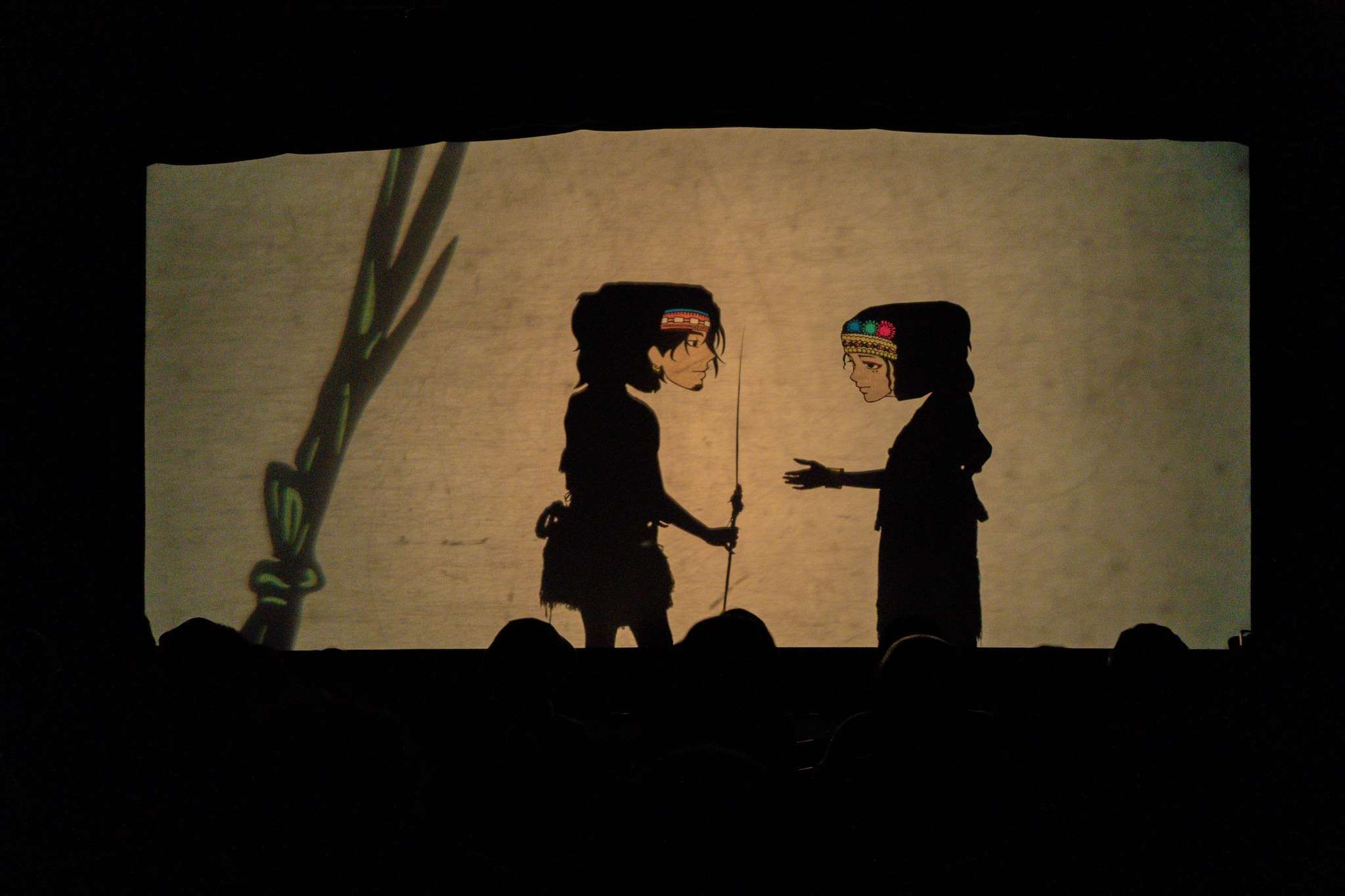 PADAWDAWAY持光者光影劇團團員幾乎都是國、高中生，他們搬演的《光來自山的背面-奇萊平原三部曲》，訴說原住民的歷史故事。(攝影：李昇隆，持光者劇團提供)