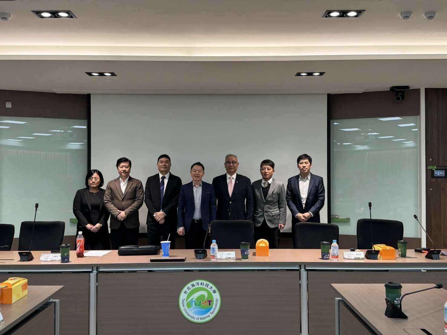 海洋科大11日舉辦「擴張與轉移：習近平對外及對台戰略思維」研討會，第三場「印太與台海情勢變化」綜合座談與會學者合影。(海洋科大提供)