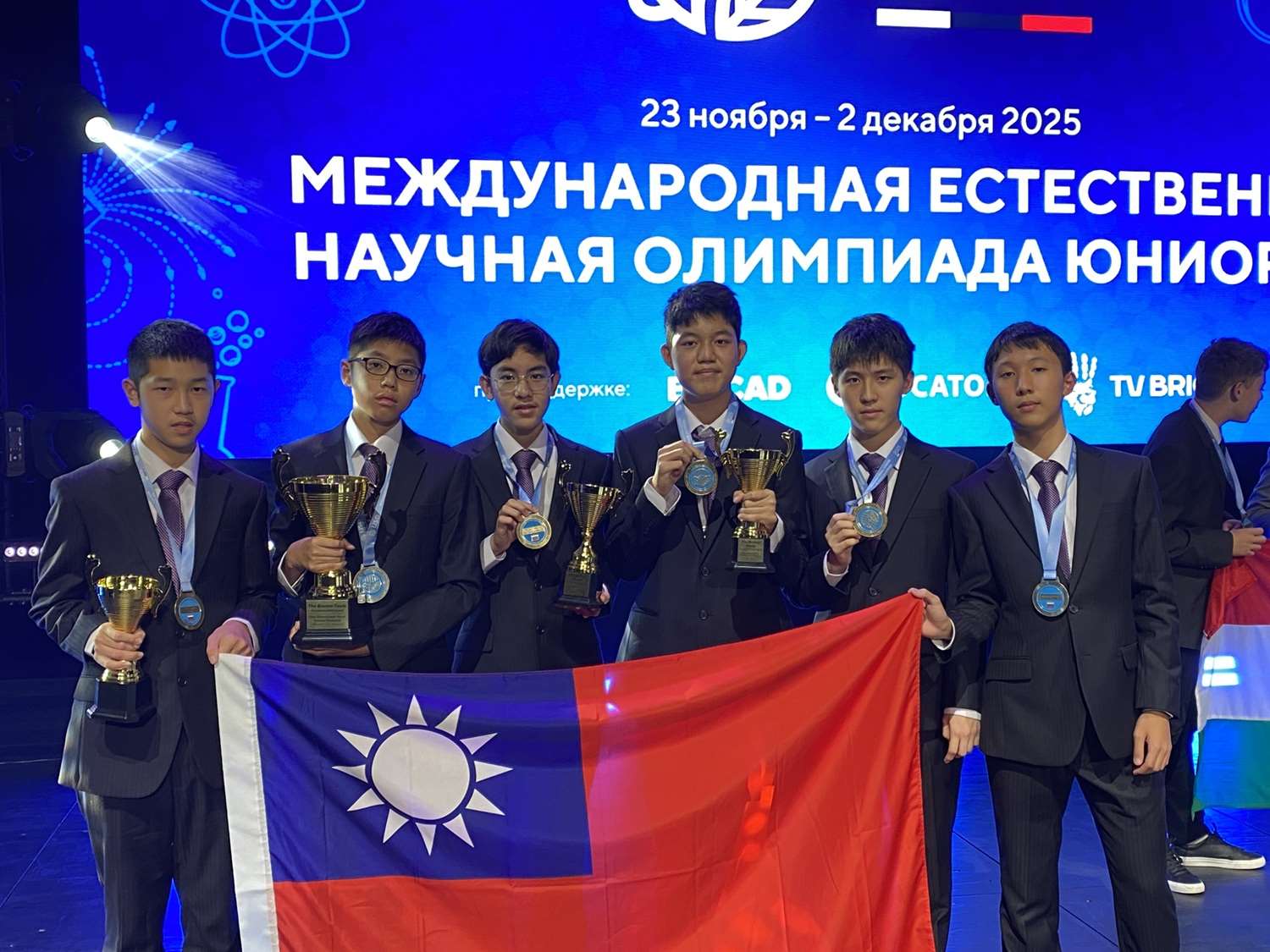 台灣代表隊六位選手獲得佳績。 (教育部提供)