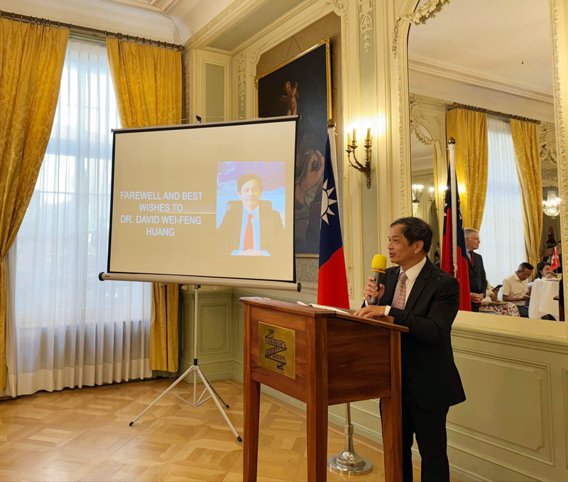 駐瑞士代表處11日於伯恩舉行駐瑞代表黃偉峰歡送
會，黃偉峰致詞時表示，盼望瑞士與台灣未來有更多
對話與互動。