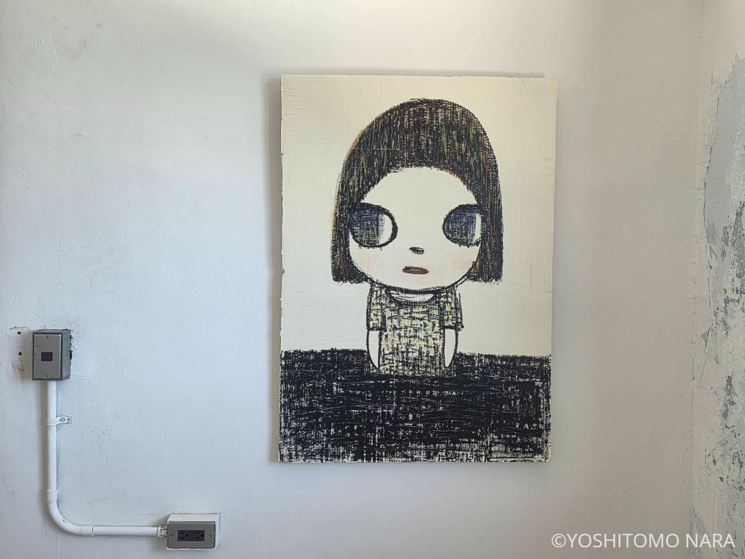 奈良美智在台電金水基地現地完成的作品《河畔女孩》。(江昭倫 攝)