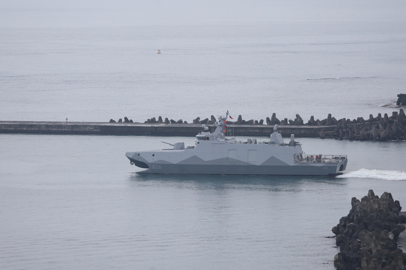 PD
漢光軍演　沱江級萬江艦出港（1）
國軍「漢光41號」實兵操演9日起至18日進行，海軍
沱江級巡邏艦萬江艦（PGG-626）（圖）首日下午接
獲命令後，隨即緊急駛出基隆港。
中央社記者張新偉攝　114年7月9日
