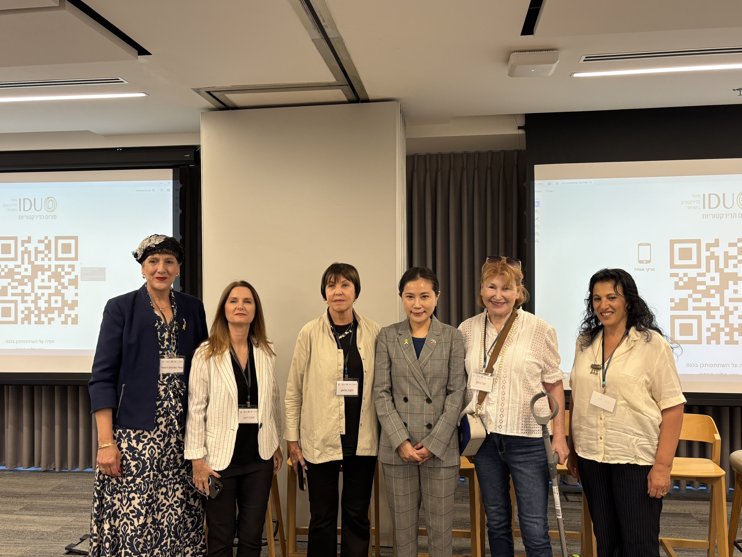 駐以代表李雅萍(右3)受邀出席以色列「女性領導論壇」。(圖：駐以代表處提供)
