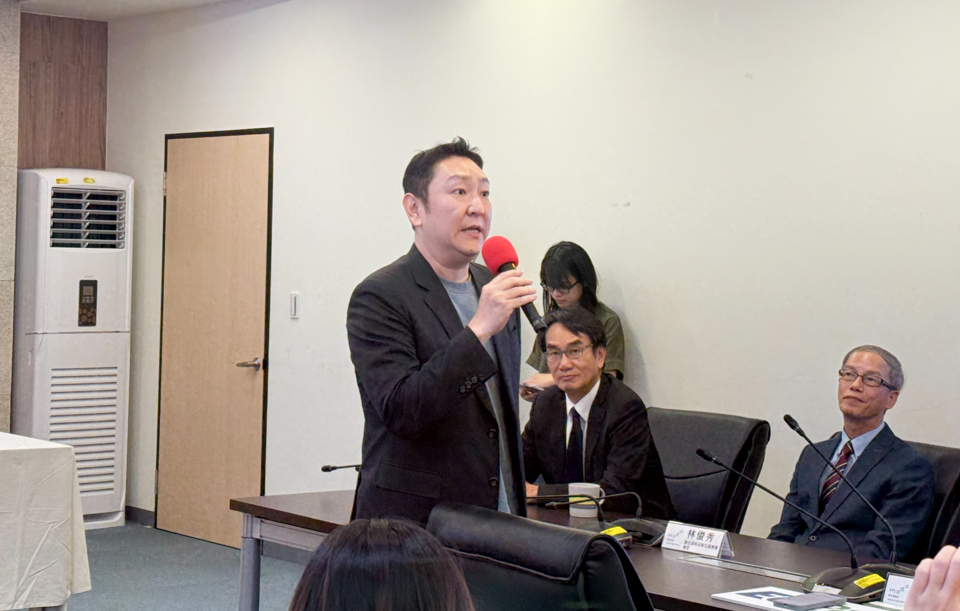 第三方支付公會籌備處主委、綠界科技總經理劉士維指出，業者透過關鍵字搜尋比對出可疑網域，一旦詐騙集團開始將詐騙內容放上網，就會通報數發部。(謝佳興 攝)。