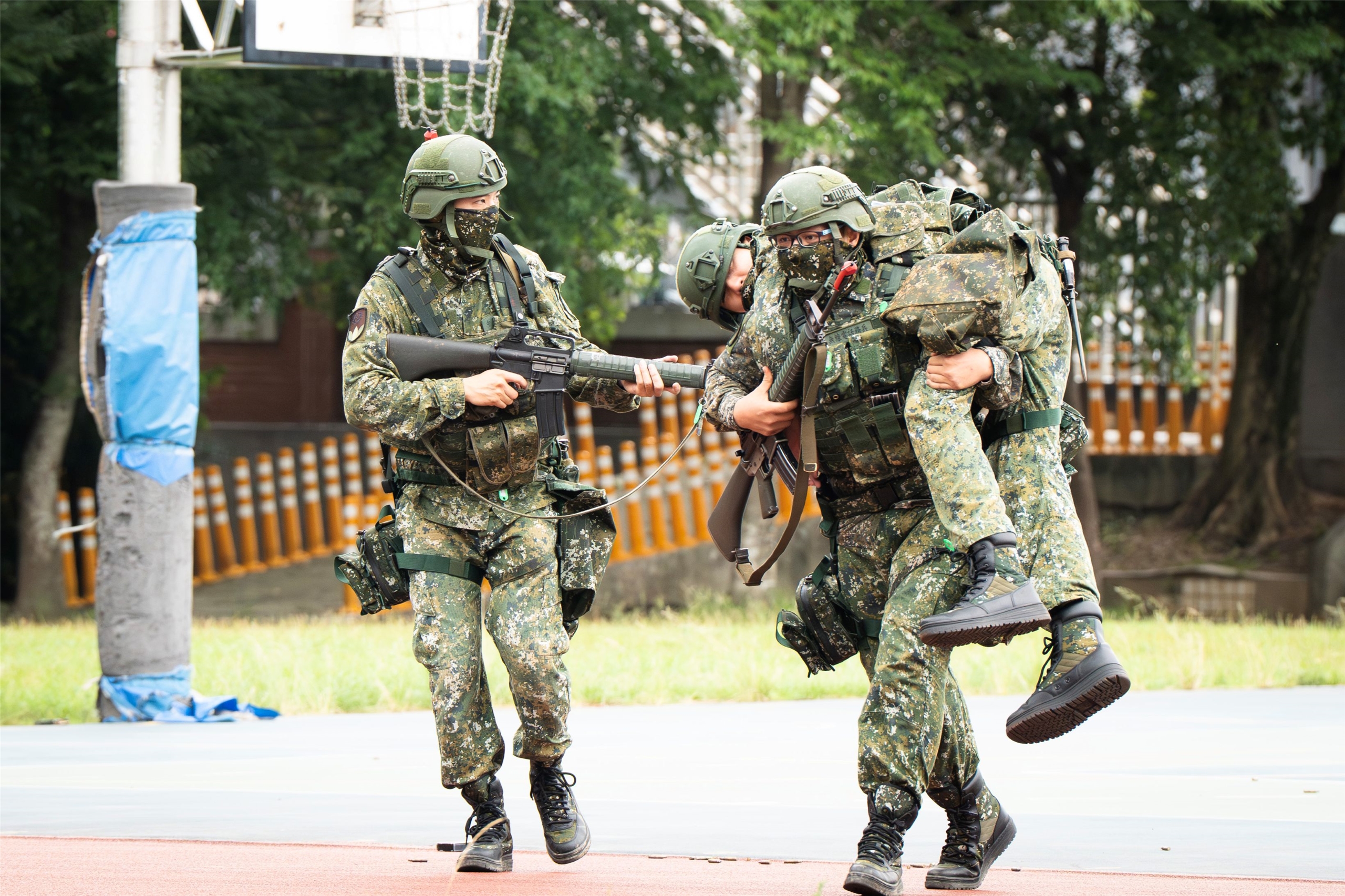 軍方表示，本次14日教召結合漢光演訓，相關城鎮作戰訓練結合戰場實景，包含作戰姿態變換、戰傷救護等新課程，訓練官兵反應，提高戰場存活率。(楊仁翔 攝)