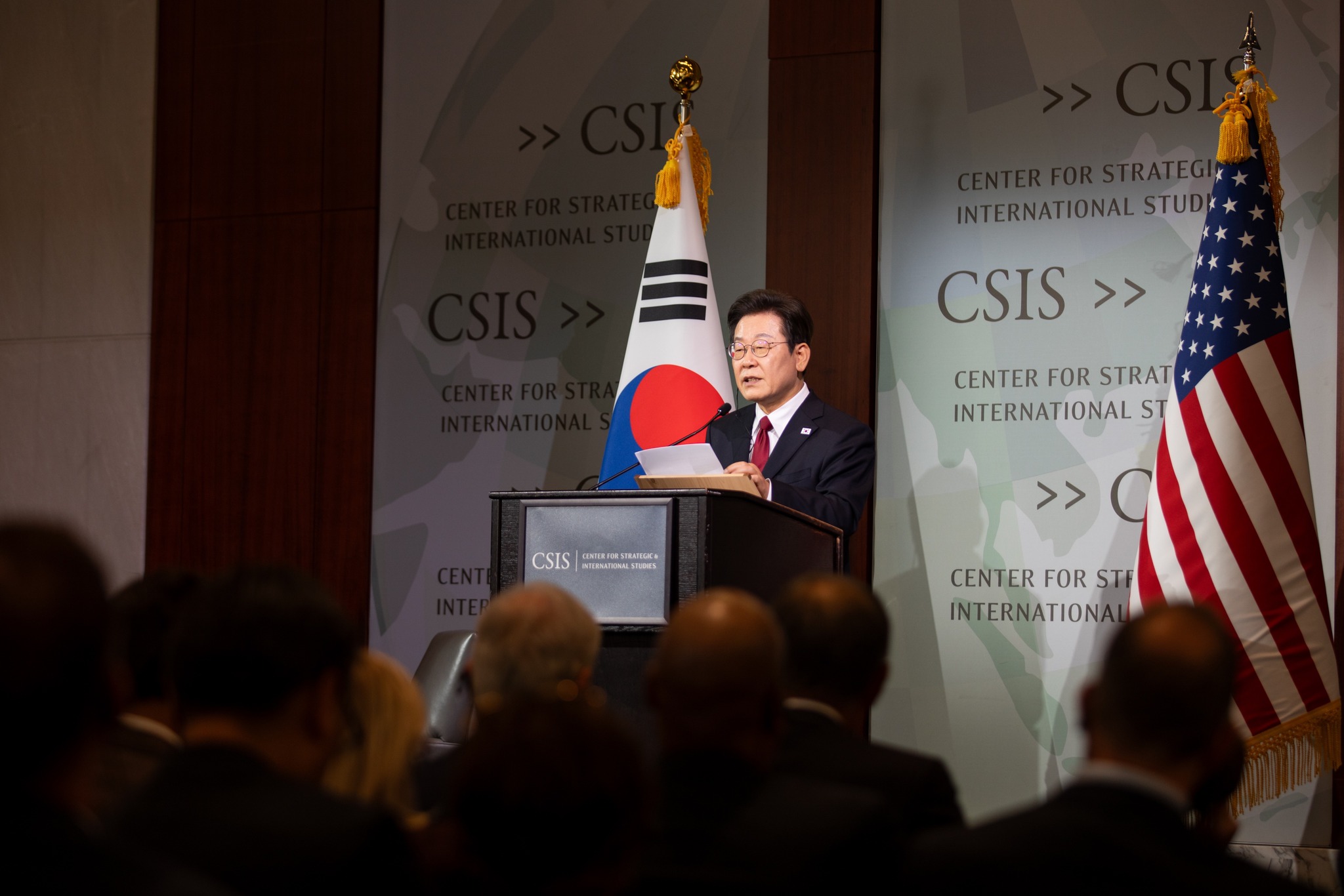 南韓總統李在明25日於華府智庫戰略暨國際研究中心(CSIS)發表演說。(X平台)