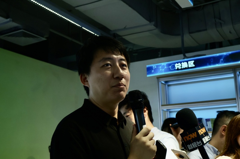 具身智慧機器人4S店負責人王一凡6日稱，店內的機器人售價與企業官網公布的價格一致，但該店與企業相比仍有優勢，包括有獨特的展示空間、能針對客戶需求做二次開發等。