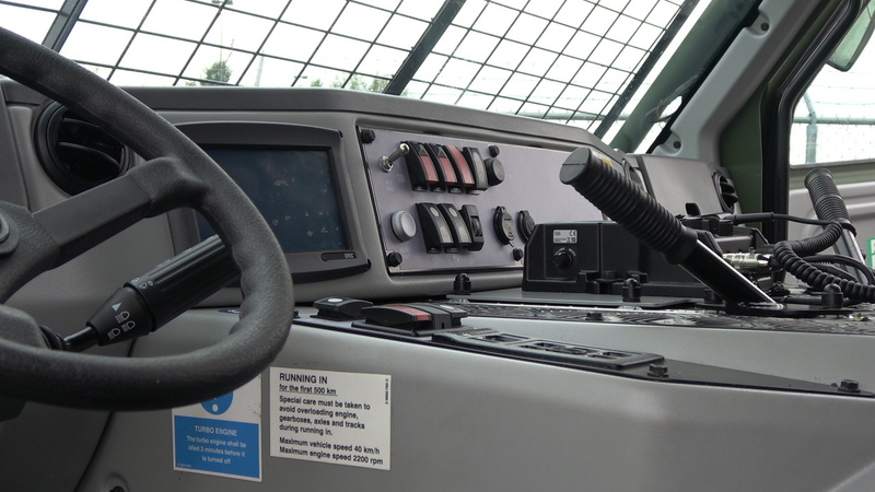 「貝武夫」全地形車具備兩棲功能，可在淹水區域或沿海水域中前進。圖為全地形車駕駛艙內部。攝於7月31日。