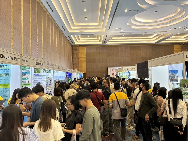「2025臺灣高等教育展」於雅加達盛大開幕，今年共有66所台灣的大學參展，校數創歷史新高，吸引許多印尼師生與家長參與。
