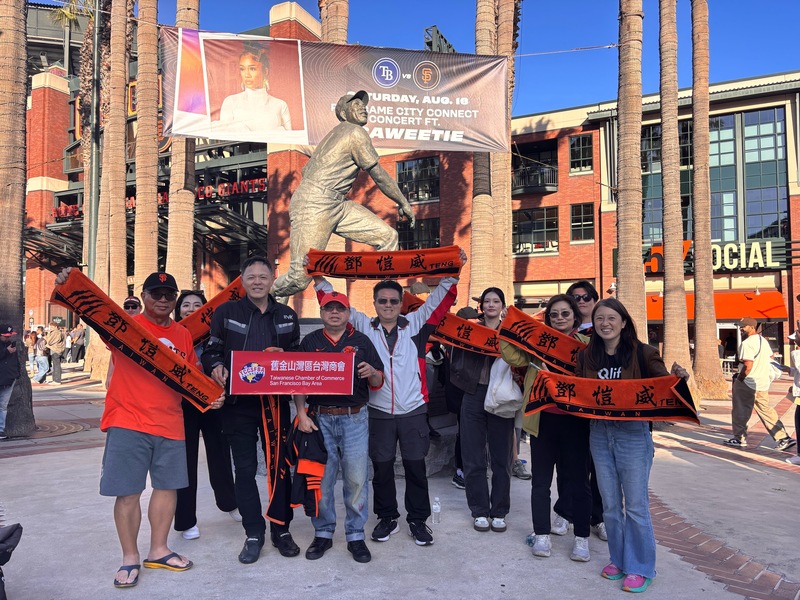 舊金山台僑8日組團支持鄧愷威，鄧愷威感謝所有球迷朋友一路的支持。


