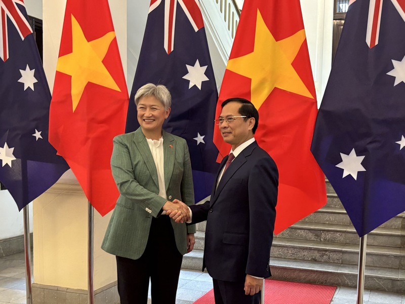 澳洲外交部長黃英賢（左）近日展開東南亞訪問，她20日訪問越南外交部，與副總理暨外交部長裴青山（右）進行外長會議。兩國才於8月初在澳洲坎培拉舉辦第10次越澳外交與國防事務戰略對話，夥伴關係可見一斑。