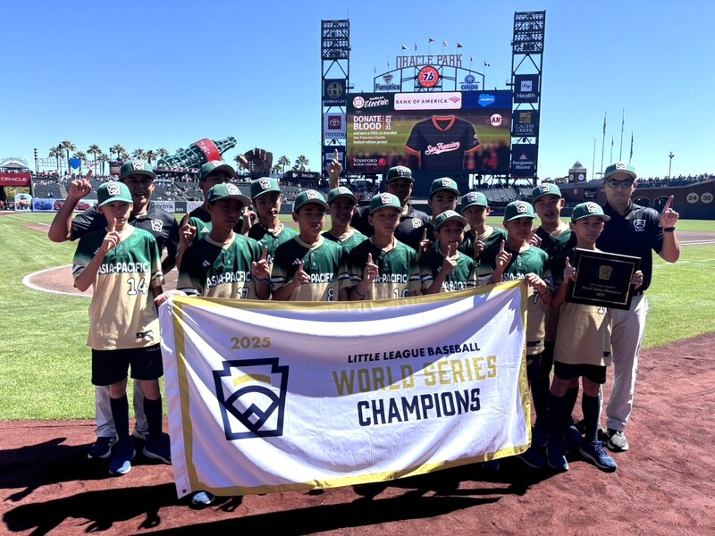 東園國小少棒隊28日受邀到MLB巨人隊球場，受到球隊熱情歡迎。
（北美台灣一級棒聯盟提供）
