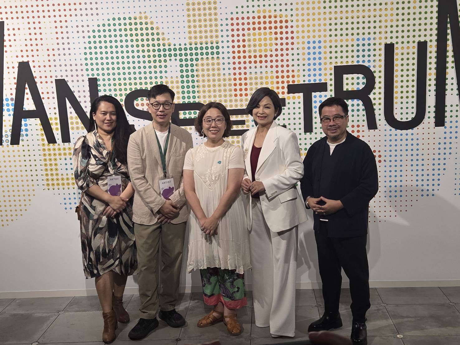 導演陳潔瑤(左起)、侯季然、文化部次長王時思、影后楊貴媚、國家影視聽中心董事長褚明仁，15日出席文化部大阪We TAIWAN電影之夜交流活動。(江昭倫 攝)