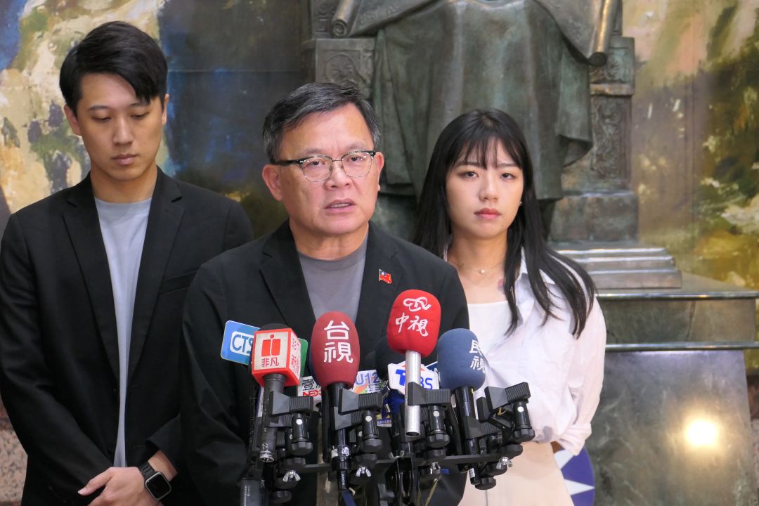 國民黨文傳會主委林寬裕今天(27日)表示，針對中常委提案把黨主席登記領表時間延後2週，由於連署的常委人數已過半，黨主席朱立倫尊重大家的意見，同意延後2週，並請大家多多參與選舉。(趙婉淳 攝)