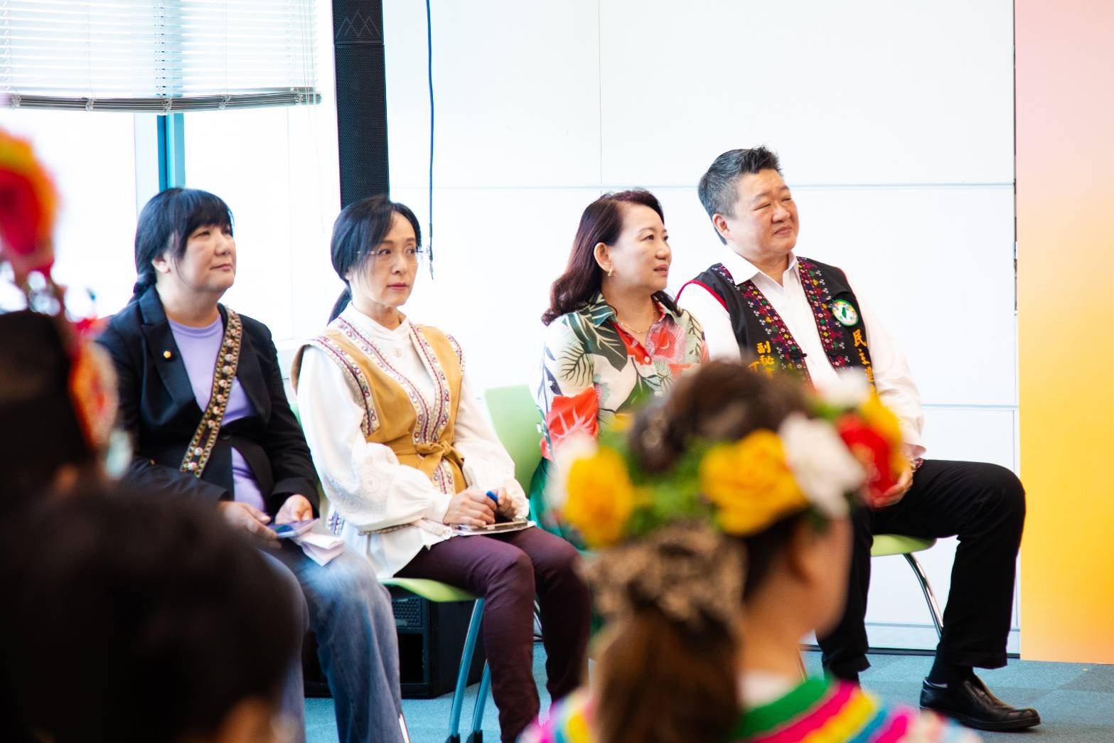 為紀念8月9日世界原住民族日，民進黨攜手新住民舉辦族語吟唱紀念活動。（圖：民進黨提供）