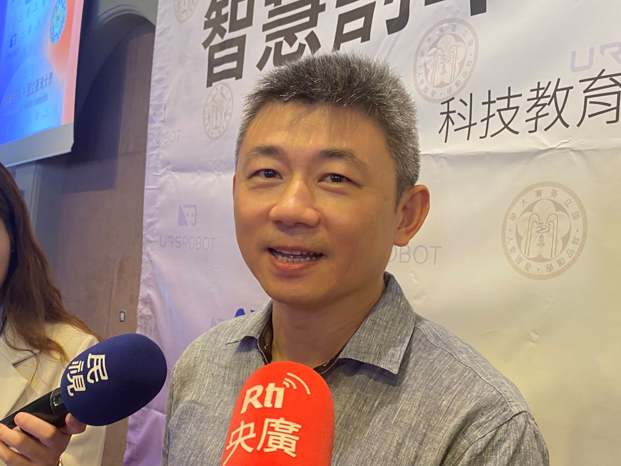 台大機械工程系教授詹魁元接受媒體聯訪。(吳琍君 攝) 