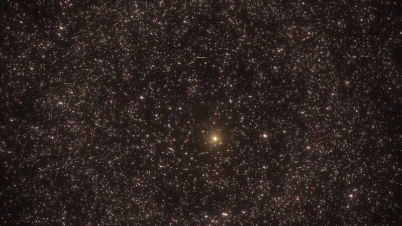 清大和國際團隊合作，提出中等質量黑洞候選者的重要證據，模擬圖顯示恆星被中等質量黑洞撕裂並吞
噬，過程中釋放強烈X光。（NASA提供）