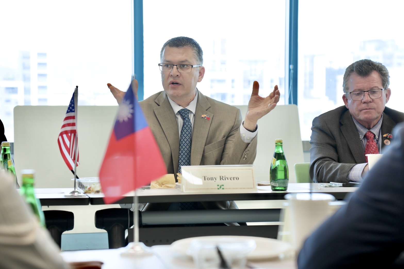 美國亞利桑那州議會跨黨派議員拜會民進黨。(圖：民進黨提供)