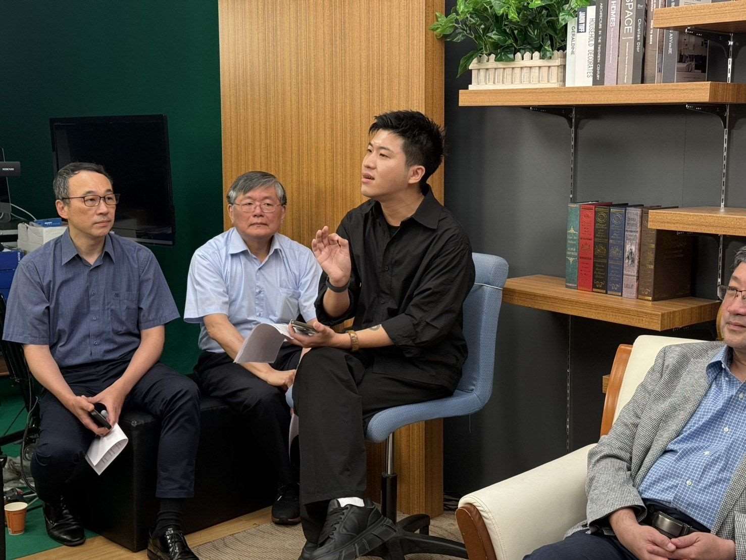 央廣和長庚醫院共同主辦專業媒體訓練營，講師內克表示，專業醫師願意學習如何當個更精準傳遞專業的受訪者，是一件很棒的事情。( Rti央廣) 