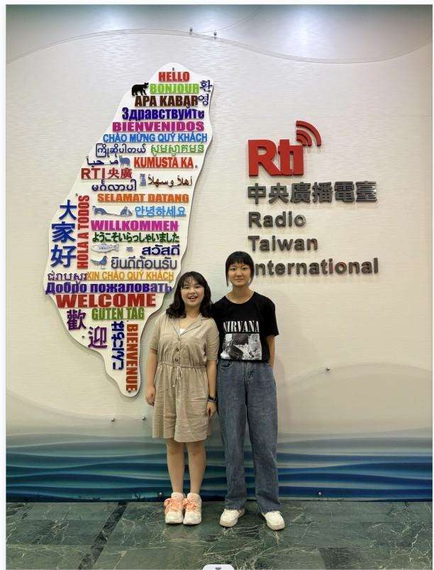 隊長羅方汝(左)副隊長賴梓宜(右)