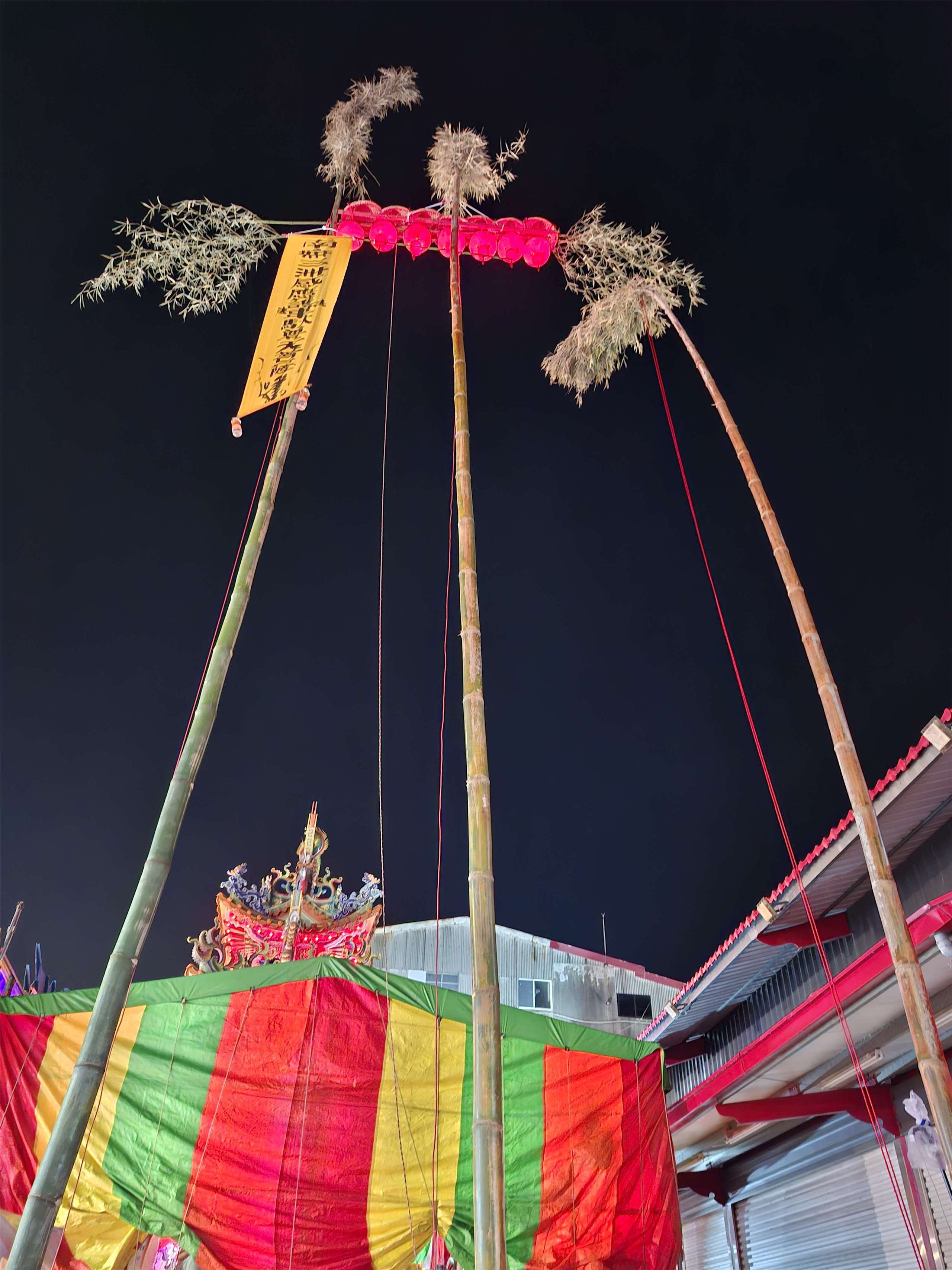 臺灣中元普渡豎燈篙
