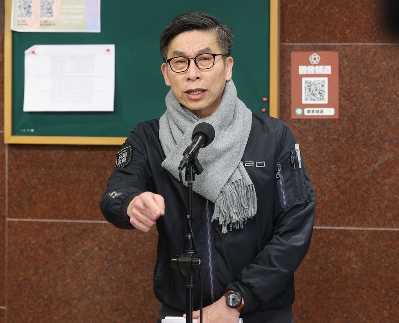 民進黨立委鍾佳濱強調，國防安全屬行政權範疇，呼籲在野黨勿自提版本。(圖：中央社)