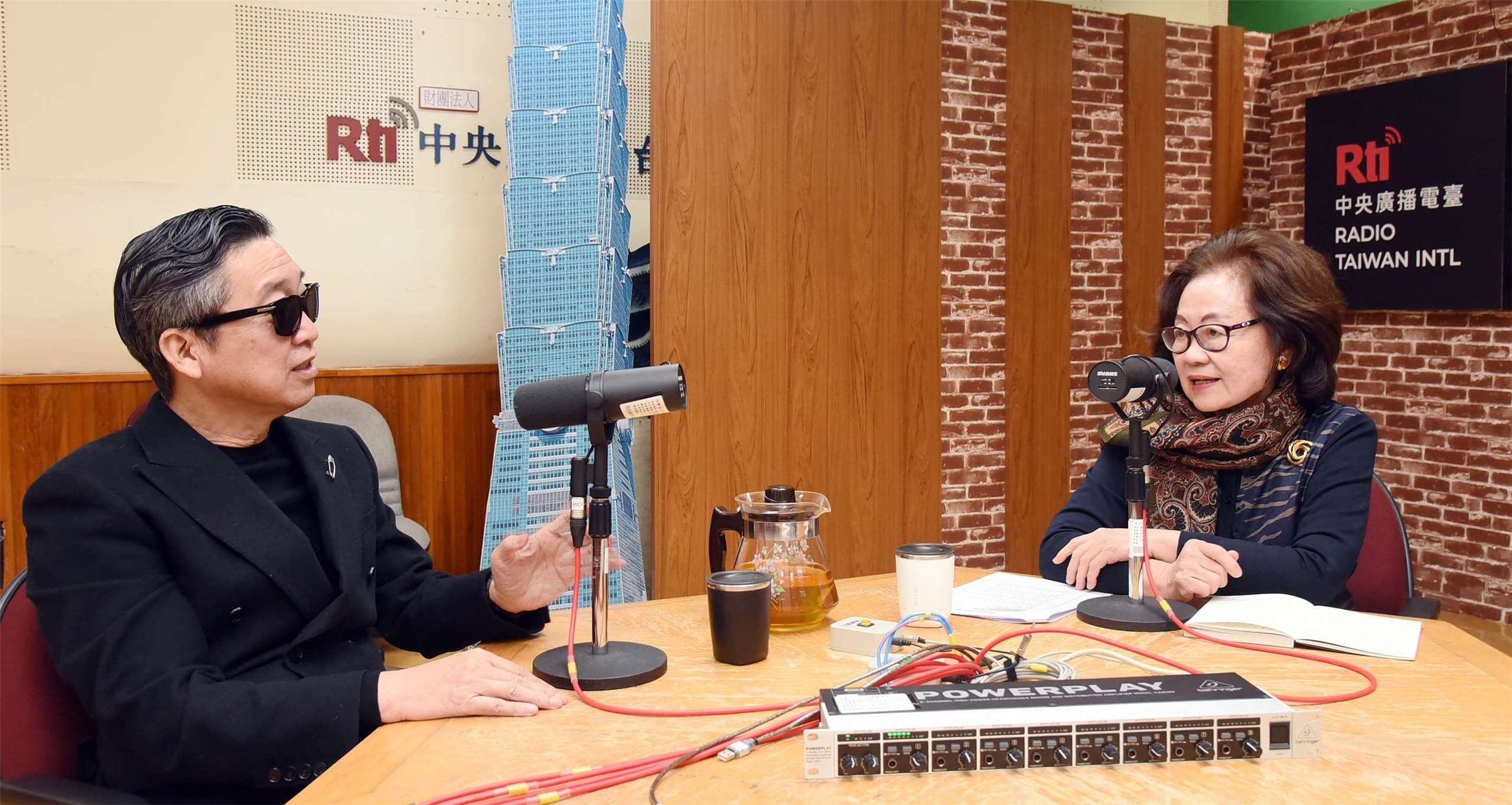 陳俊良老師接受美麗的台灣節目專訪