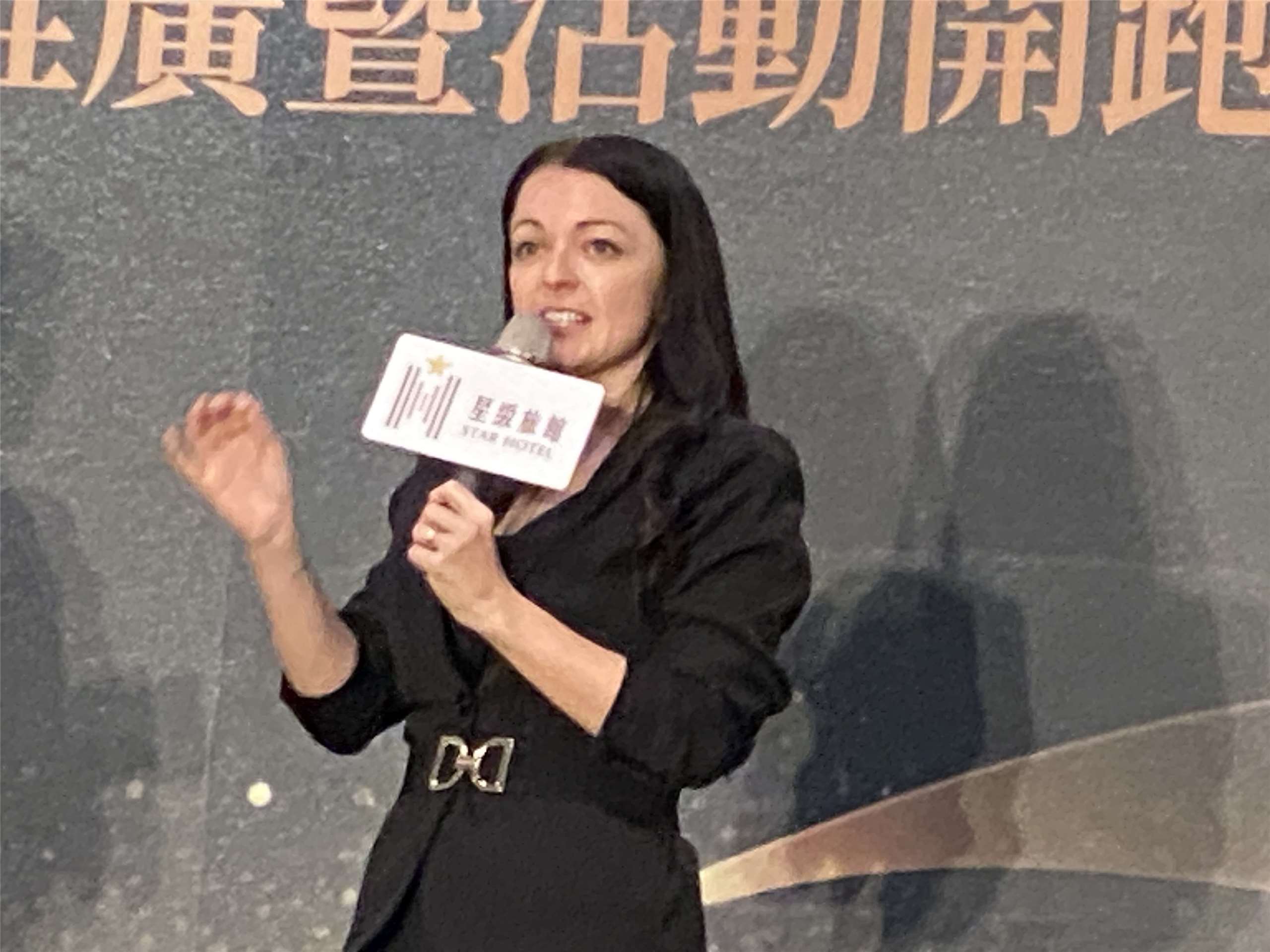 旅居台灣多年的KOL「英國奶奶」7日分享台灣星級旅館與國外住宿文化的差異，並大讚台灣星級旅館的各種設施與貼心服務，尤其是早餐！(吳琍君 攝)