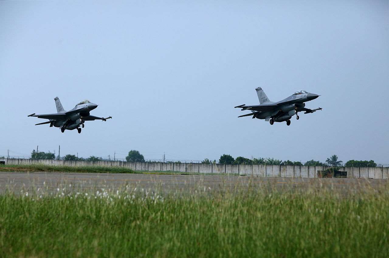 中華民國空軍F16戰鬥機。(圖 : 維基百科)